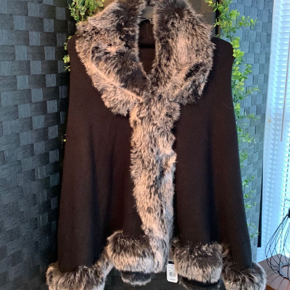 This & That black sweater poncho with two-tone faux fur (no arm holes/OSFM NWT